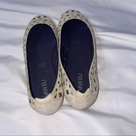 Vaneli criss cross leather ballet studded flats SZ 8.5 cream colored studded - Picture 6 of 7